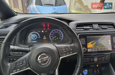 Хетчбек Nissan Leaf 2019 в 