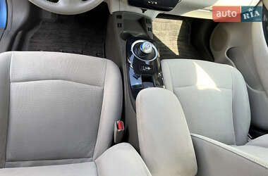 Хэтчбек Nissan Leaf 2012 в 