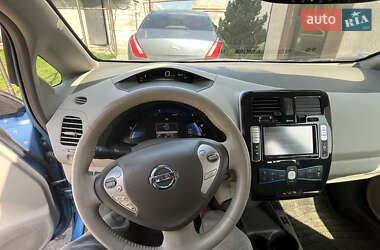 Хэтчбек Nissan Leaf 2012 в 