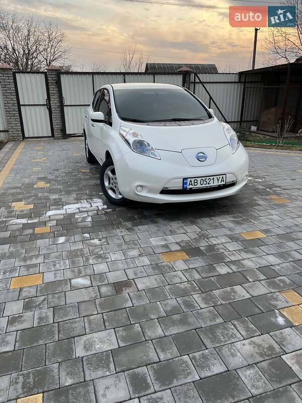 Хетчбек Nissan Leaf 2013 в Літині