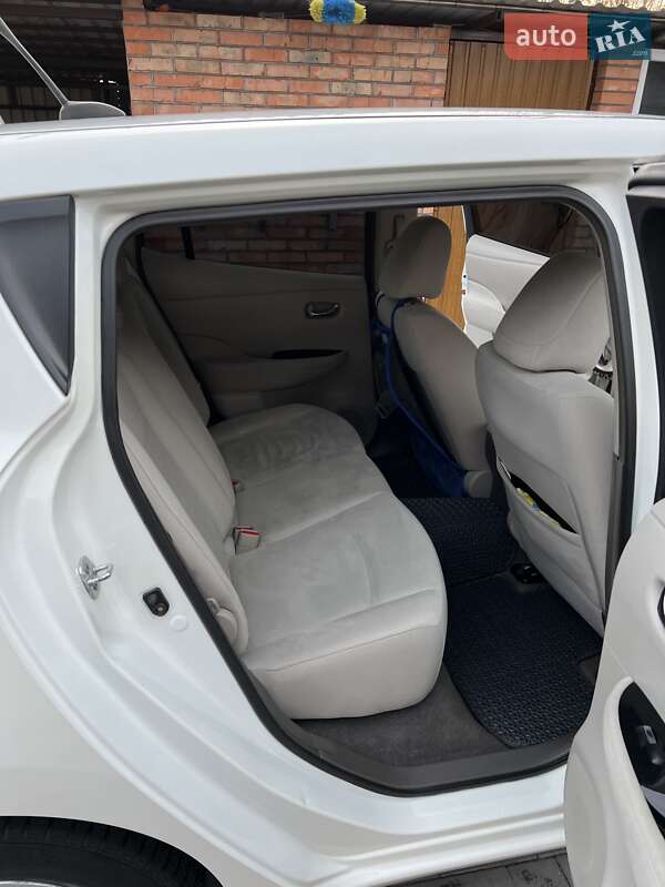 Хетчбек Nissan Leaf 2013 в Літині