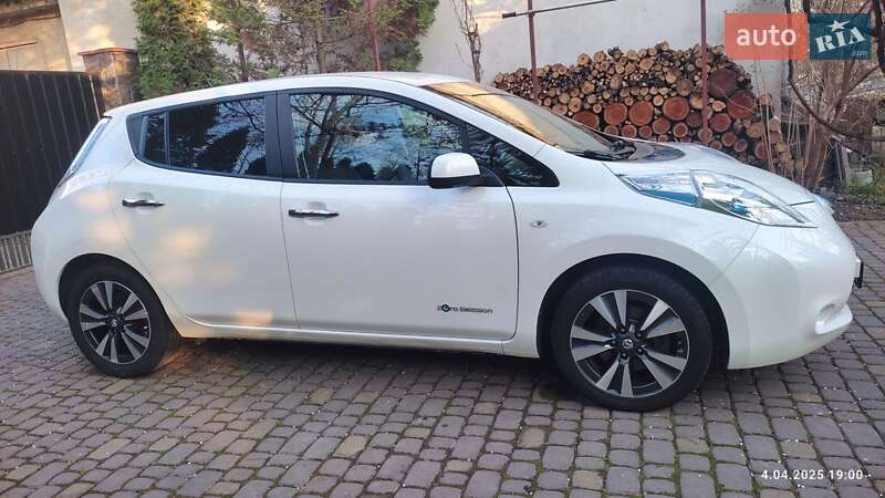 Хэтчбек Nissan Leaf 2016 в Ивано-Франковске