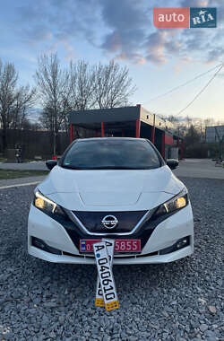Хэтчбек Nissan Leaf 2021 в 