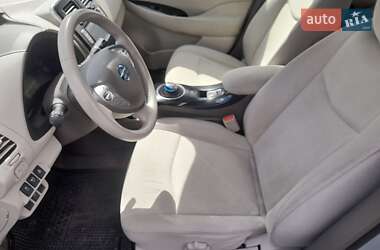 Хэтчбек Nissan Leaf 2012 в 