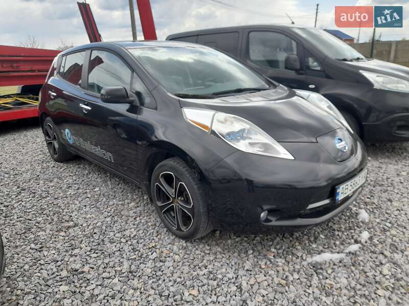 Хэтчбек Nissan Leaf 2013 в 