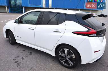 Хэтчбек Nissan Leaf 2019 в 