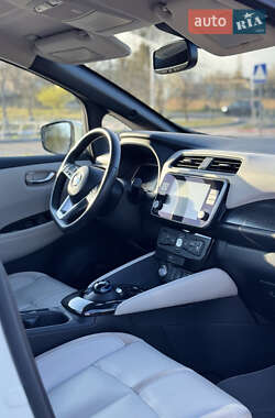 Хэтчбек Nissan Leaf 2020 в 