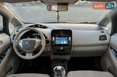 Хетчбек Nissan Leaf 2011 в 