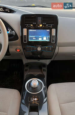 Хетчбек Nissan Leaf 2011 в 