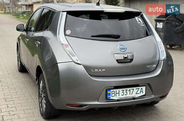 Хэтчбек Nissan Leaf 2012 в 