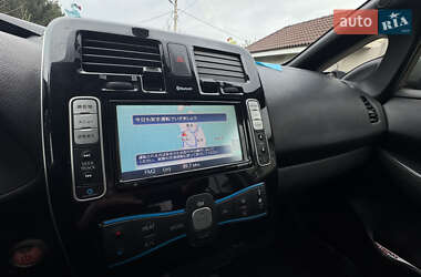 Хэтчбек Nissan Leaf 2012 в 