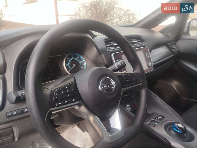 Хэтчбек Nissan Leaf 2023 в Калуше