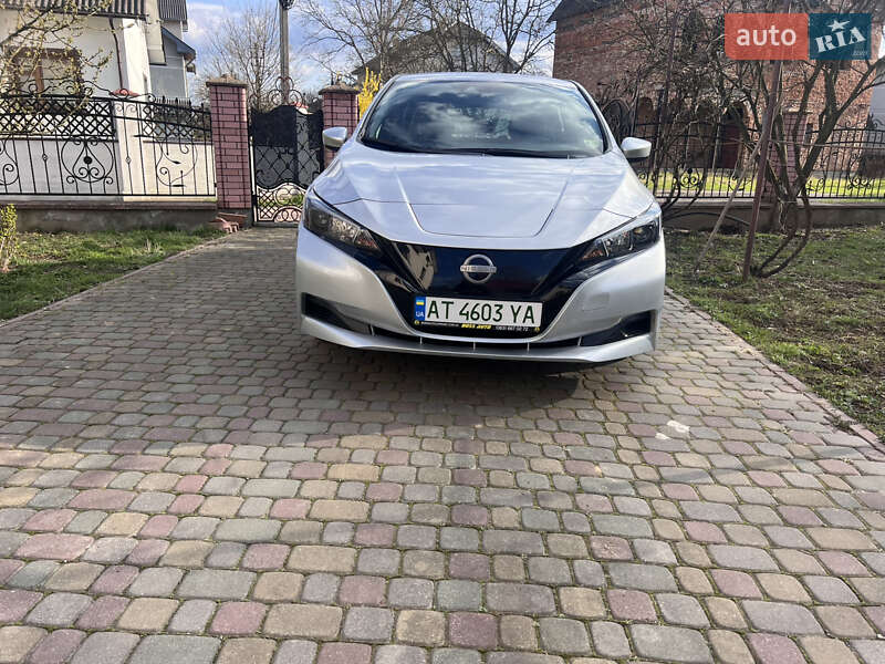 Хэтчбек Nissan Leaf 2023 в Калуше
