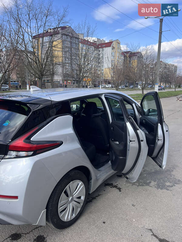 Хэтчбек Nissan Leaf 2023 в Калуше