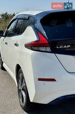 Хетчбек Nissan Leaf 2019 в 