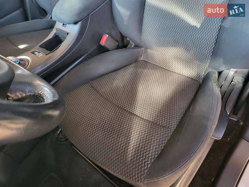 Хэтчбек Nissan Leaf 2013 в Киеве