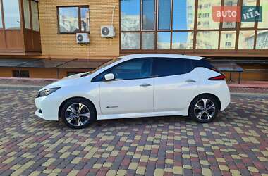 Хетчбек Nissan Leaf 2020 в 