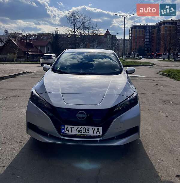 Хэтчбек Nissan Leaf 2023 в Калуше