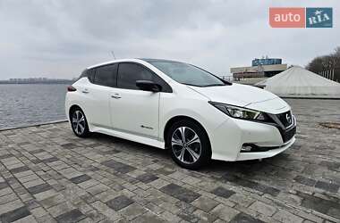 Хэтчбек Nissan Leaf 2018 в 