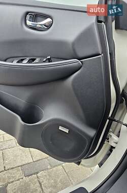 Хэтчбек Nissan Leaf 2018 в 