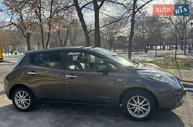 Хэтчбек Nissan Leaf 2017 в 