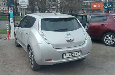 Хэтчбек Nissan Leaf 2017 в 