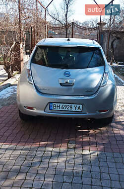 Хэтчбек Nissan Leaf 2017 в 