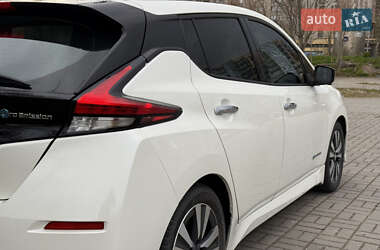 Хэтчбек Nissan Leaf 2019 в 