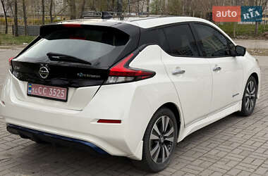 Хэтчбек Nissan Leaf 2019 в 