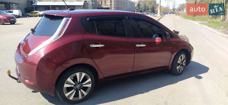 Хэтчбек Nissan Leaf 2017 в Днепре
