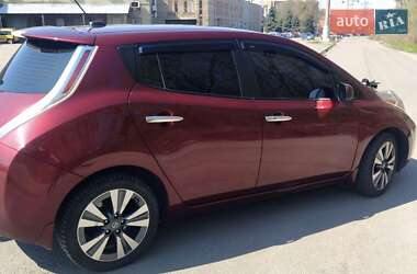 Хэтчбек Nissan Leaf 2017 в 