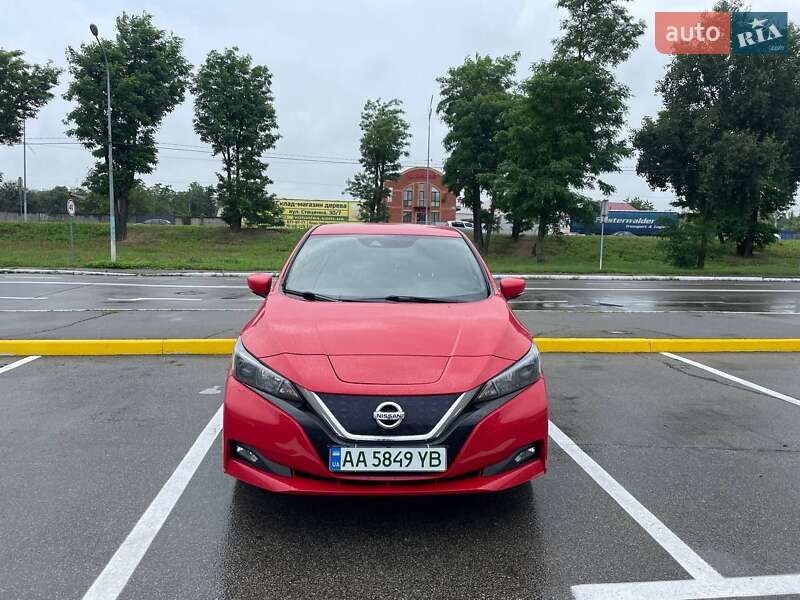 Хетчбек Nissan Leaf 2019 в 
