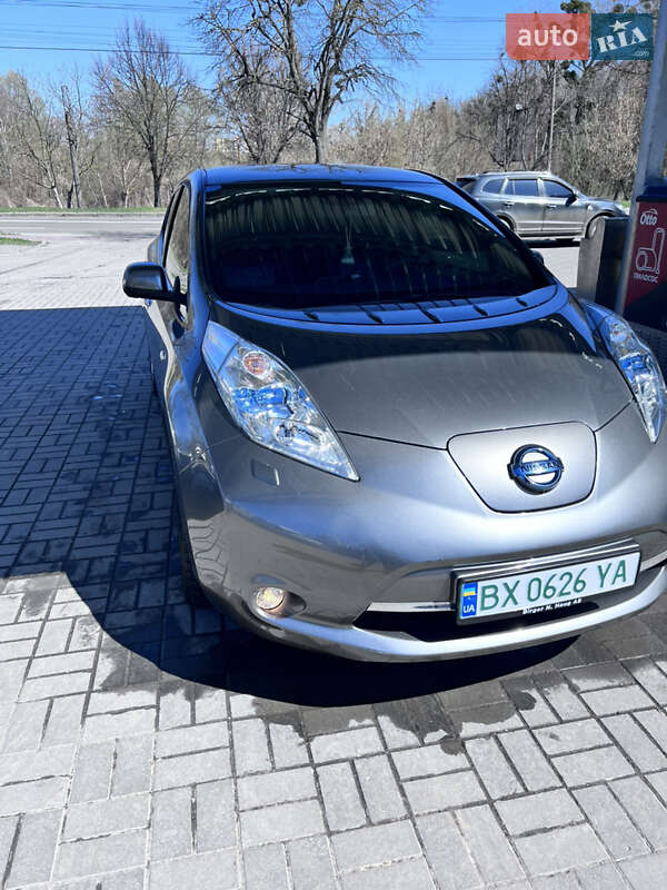 Хэтчбек Nissan Leaf 2017 в Хмельницком