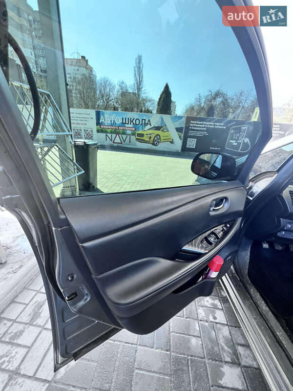 Хэтчбек Nissan Leaf 2017 в Хмельницком