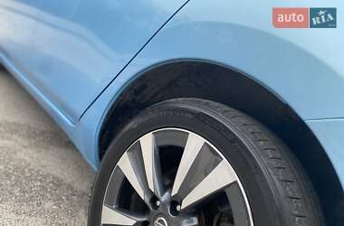 Хэтчбек Nissan Leaf 2014 в 