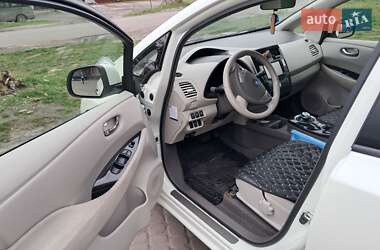 Хэтчбек Nissan Leaf 2012 в 