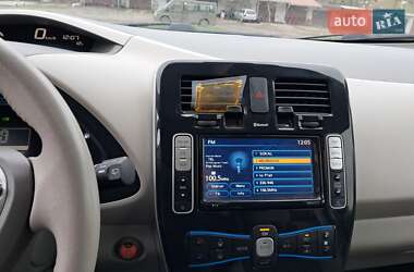 Хэтчбек Nissan Leaf 2012 в 