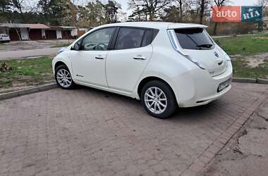 Хэтчбек Nissan Leaf 2012 в 