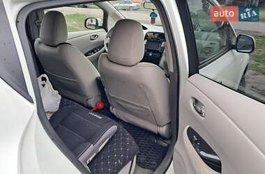 Хэтчбек Nissan Leaf 2012 в 