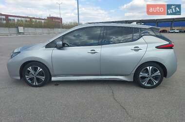 Хэтчбек Nissan Leaf 2021 в 