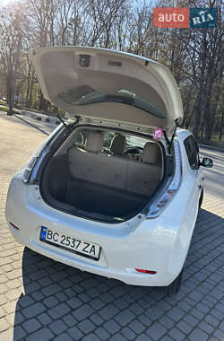 Хэтчбек Nissan Leaf 2012 в 