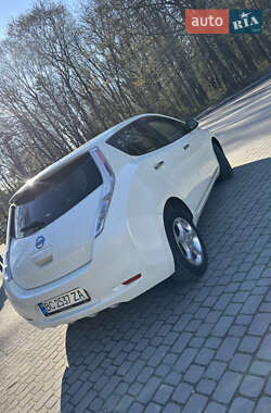 Хэтчбек Nissan Leaf 2012 в 