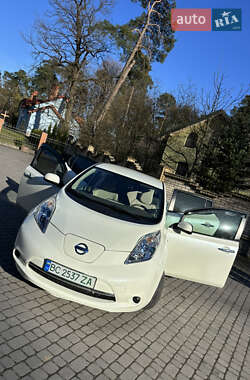 Хэтчбек Nissan Leaf 2012 в 