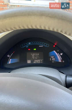 Хэтчбек Nissan Leaf 2012 в 