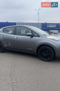 Хетчбек Nissan Leaf 2014 в 