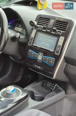 Хэтчбек Nissan Leaf 2013 в 