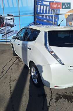 Хэтчбек Nissan Leaf 2014 в 