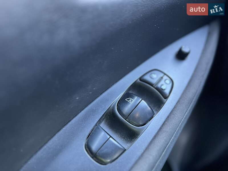 Хэтчбек Nissan Leaf 2015 в Кременчуге фото 22 Хэтчбек Nissan Leaf 2015 в Кременчуге