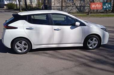 Хэтчбек Nissan Leaf 2021 в 