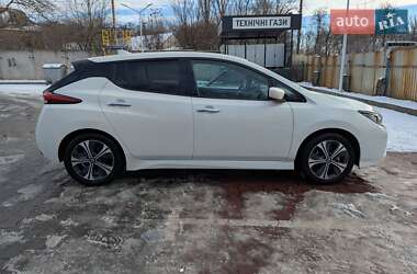 Хэтчбек Nissan Leaf 2021 в 